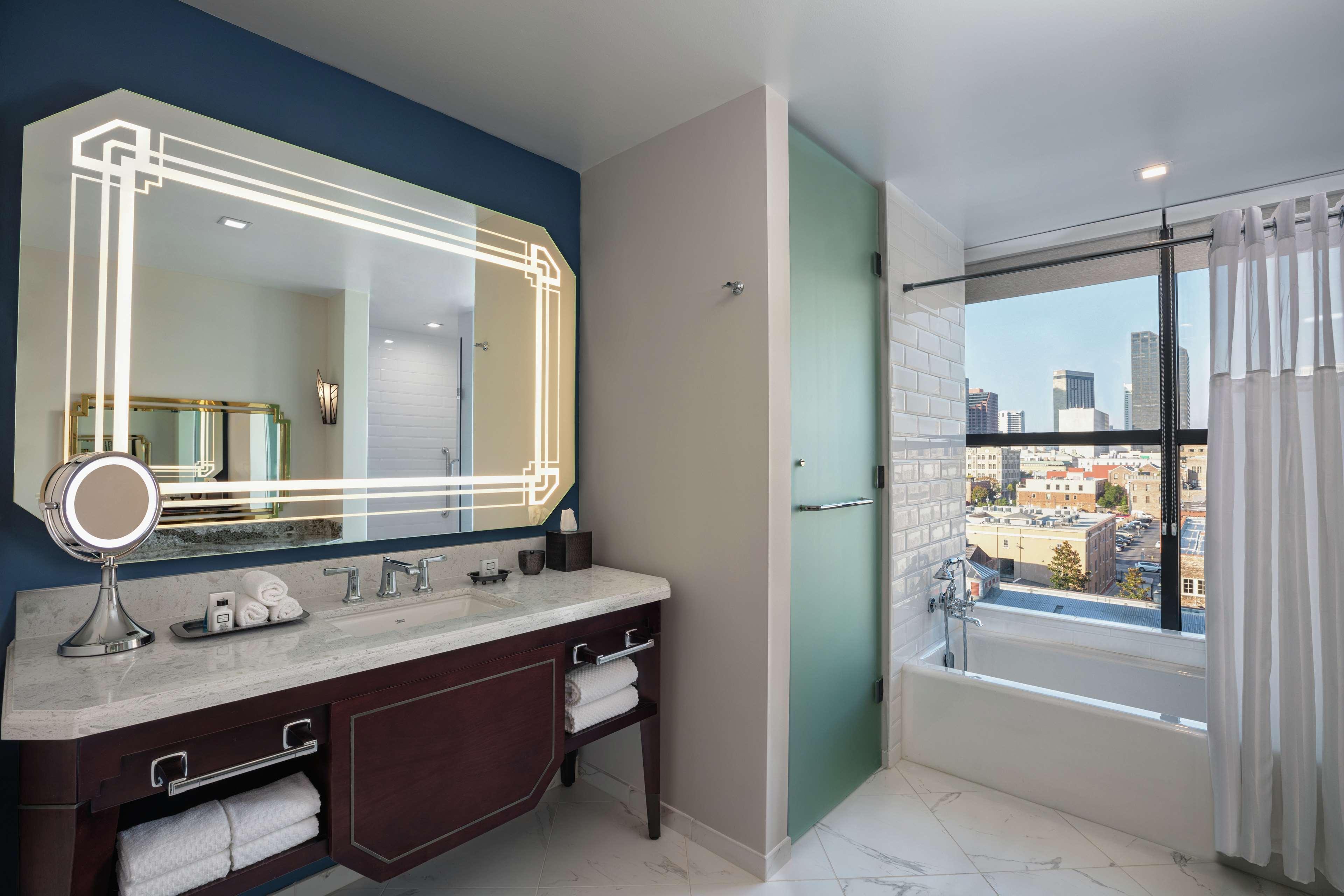 The Higgins Hotel New Orleans, Curio Collection By Hilton Esterno foto