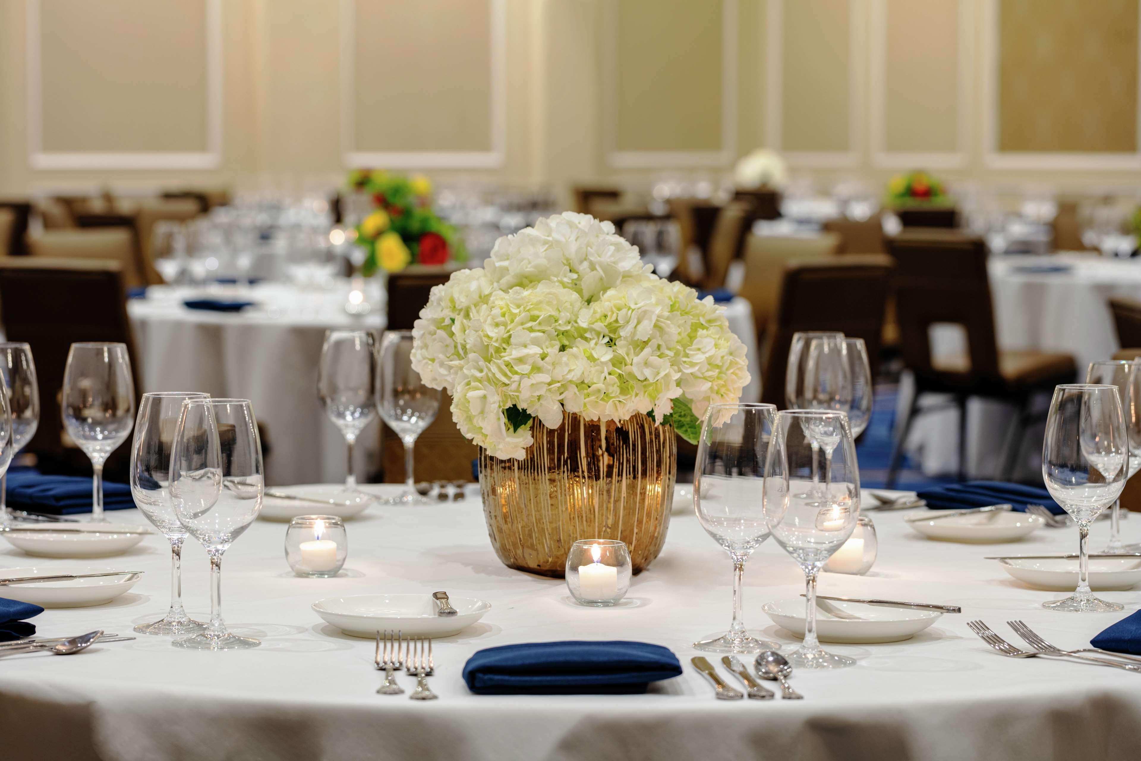 The Higgins Hotel New Orleans, Curio Collection By Hilton Esterno foto