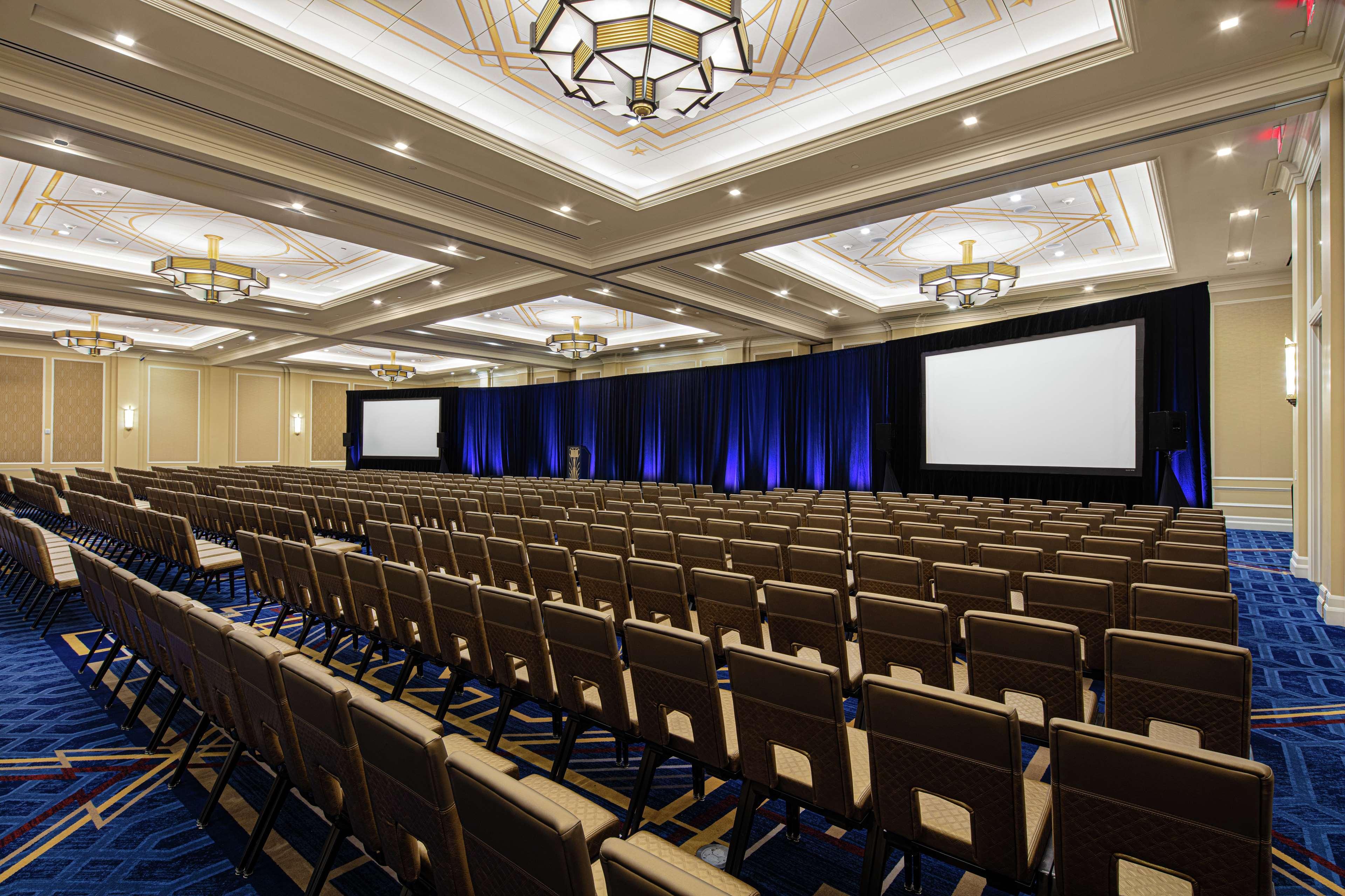 The Higgins Hotel New Orleans, Curio Collection By Hilton Esterno foto
