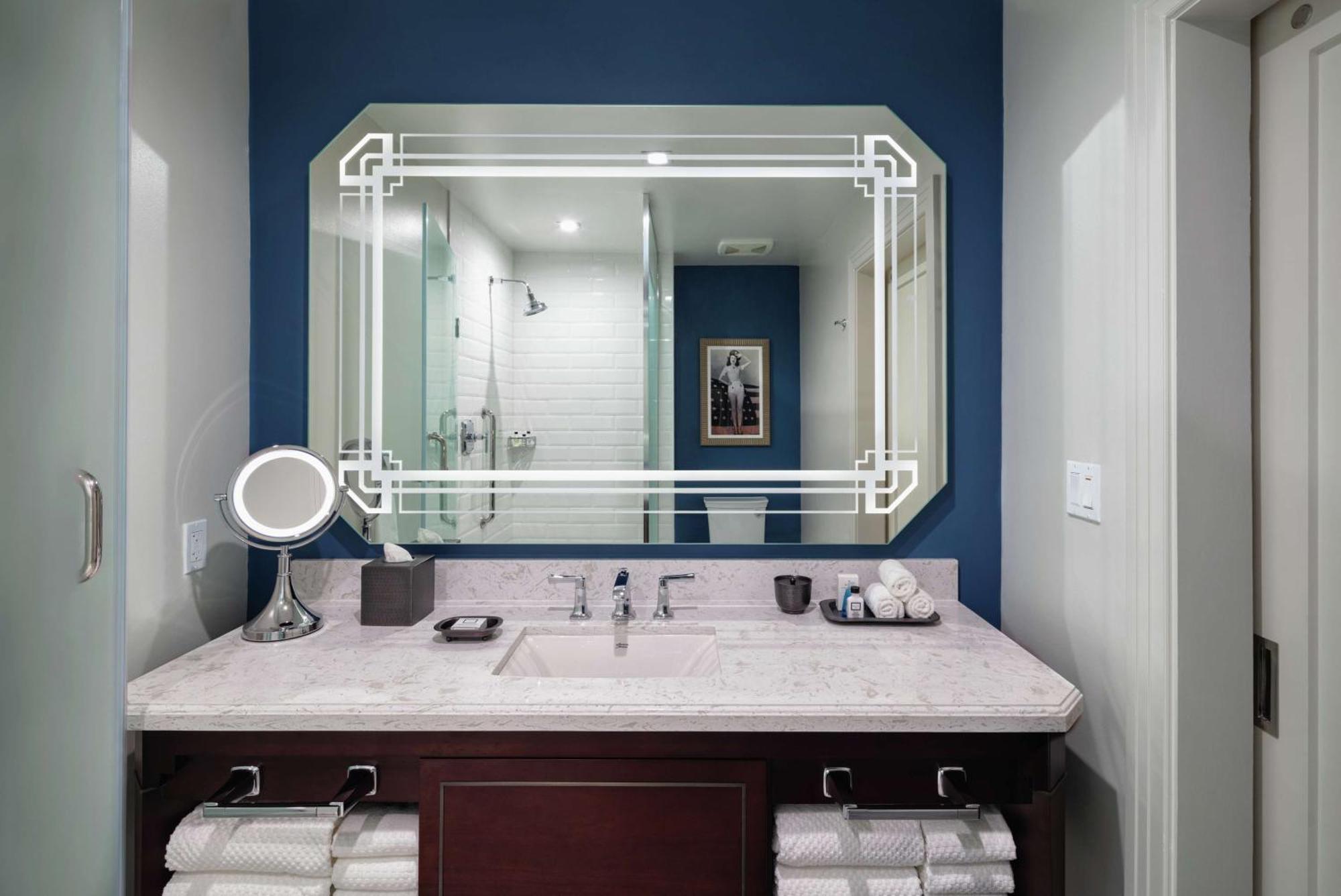 The Higgins Hotel New Orleans, Curio Collection By Hilton Esterno foto