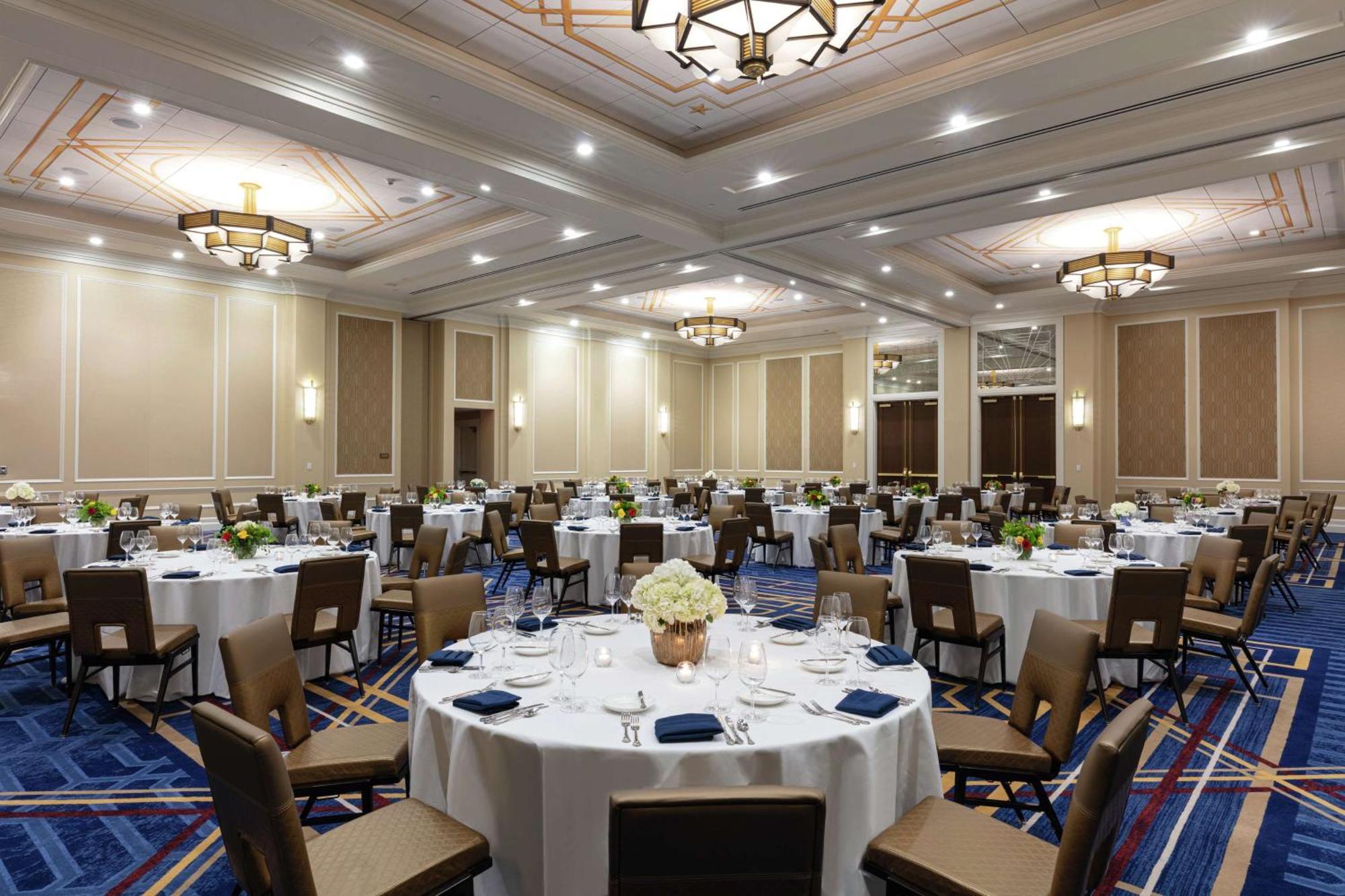 The Higgins Hotel New Orleans, Curio Collection By Hilton Esterno foto